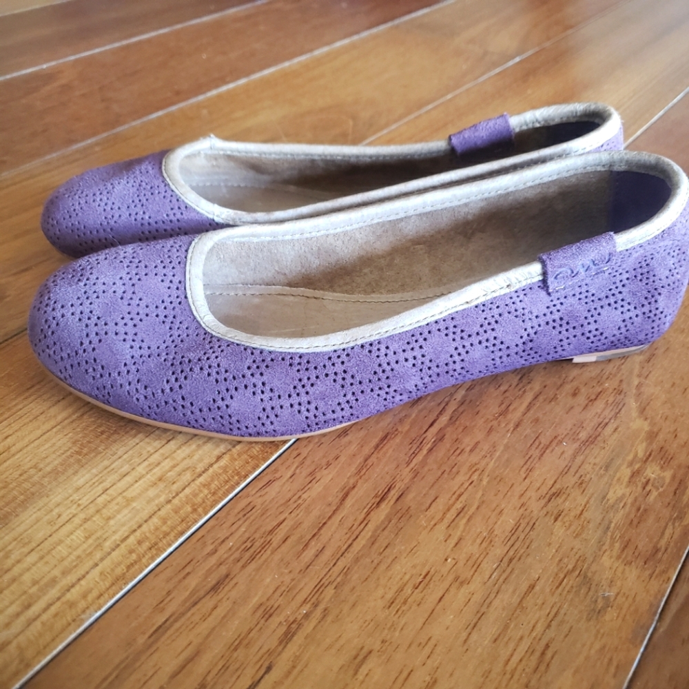 Emu Australia Flats Springvale Ballet 8